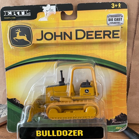 NIP ERTL John Deere Bulldozer Durable Ages 4 and up very nice - Picture 2 of 3